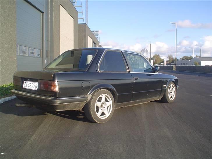 BMW 325i coupe (SOLGT) billede 4