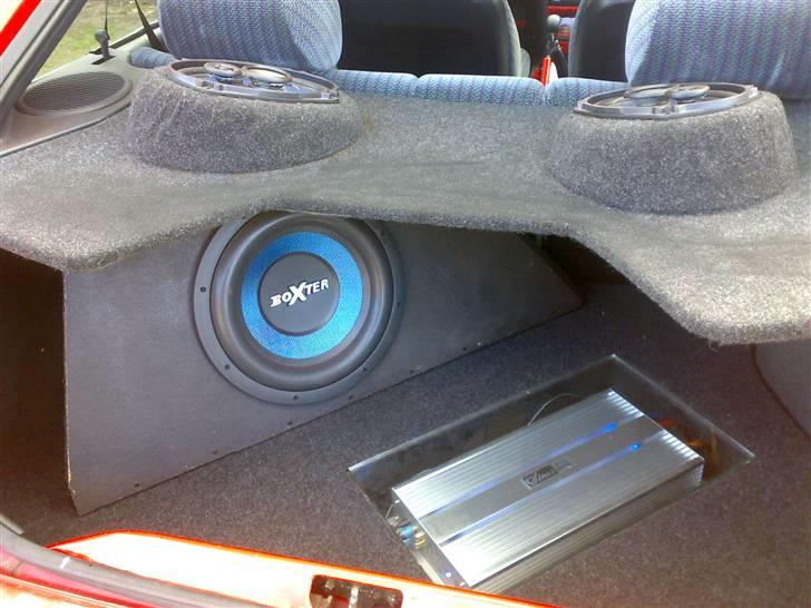 Ford Escort 1,8clx (solgt) - anlæget  spiller dælge godt, har så fået ny bas i siden billedet. billede 9