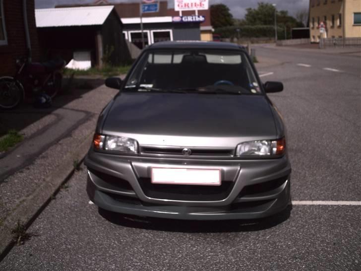 Mazda 323 bg totalskadet billede 9