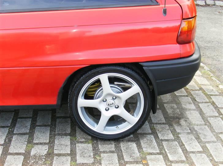 Opel Astra F   har fået ny også i rød - sænket bagi også men ikke så tydeligt da der er kommet nye dæmpere i også  billede 7