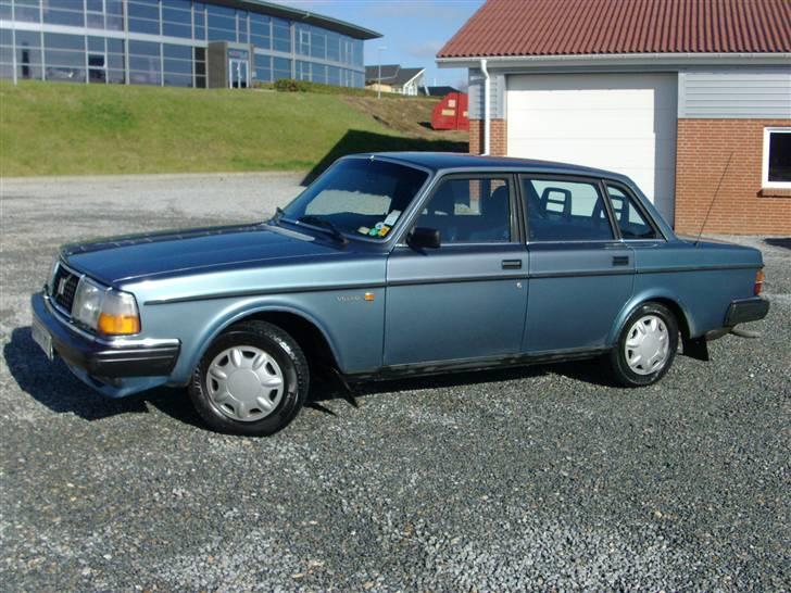 Volvo 244 2,3 (SOLGT) billede 1