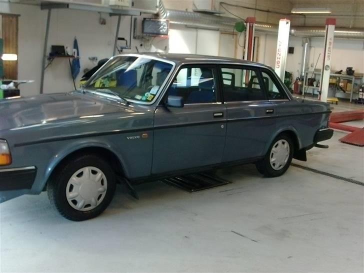 Volvo 244 2,3 (SOLGT) billede 9