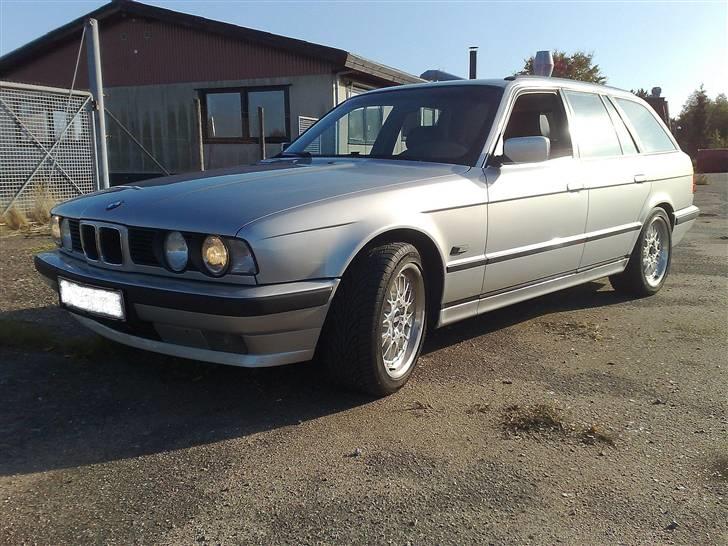 BMW 525i touring totalskadet - lige hentet fra jylland.. billede 1