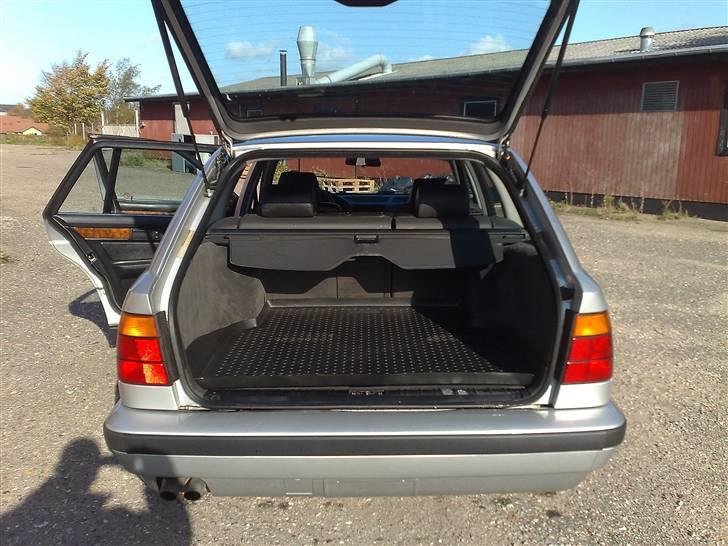 BMW 525i touring totalskadet billede 3