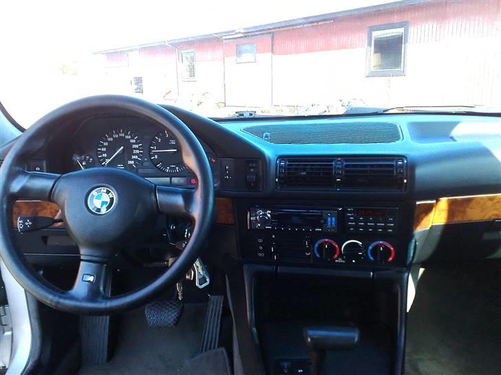 BMW 525i touring totalskadet billede 5
