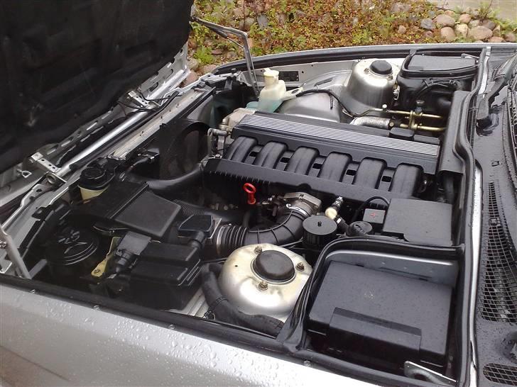 BMW 525i touring totalskadet billede 8