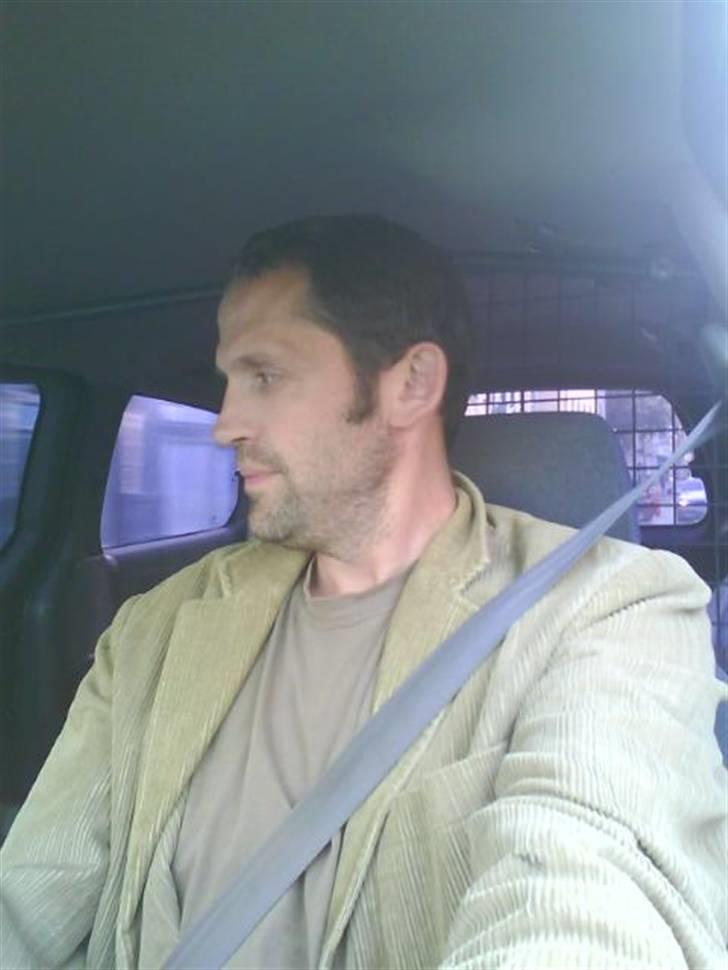 Kia carnival 2,9  (solgt) - selv når man er næsten 2 meter høj er der plads i en Carnival. billede 8