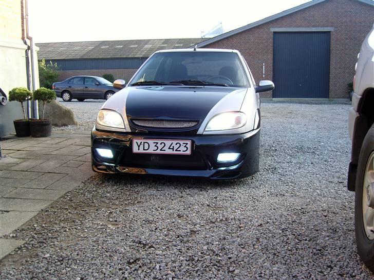 Citroën Saxo VTS 1,6 8v (*solgt*) - Xenon 8000K både i tågelyger, nær og fjernlygter. Det giver et godt lys:)  billede 6