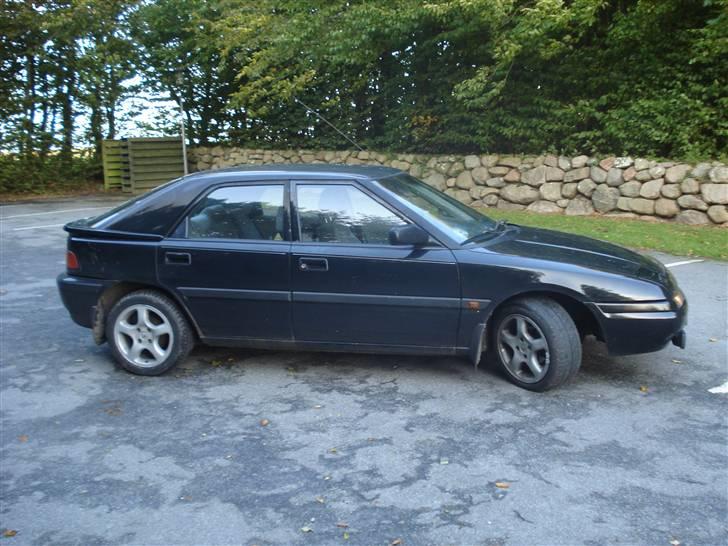 Mazda 323f solgt billede 3
