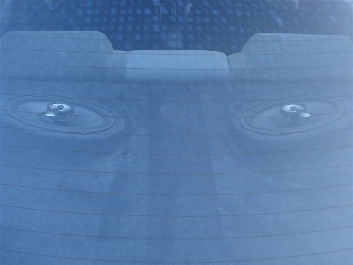 Mazda 323f solgt billede 9