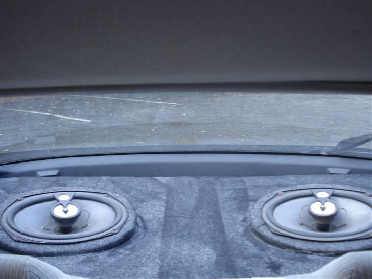 Mazda 323f solgt billede 12