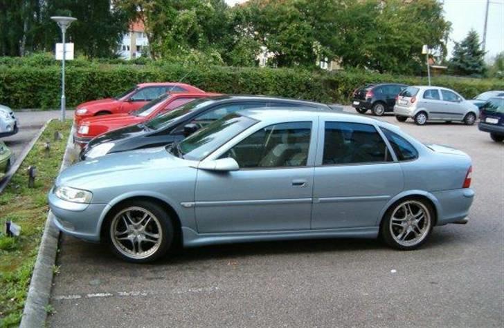 Opel Vectra 2.0 billede 1