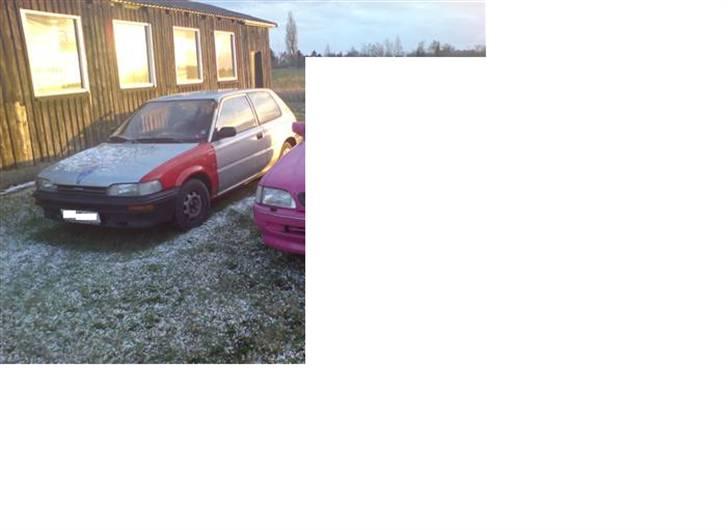 Toyota Corolla XLI *Stjålet* - uanset hvor sur - don´t kick the car = ny forskærm :S billede 9