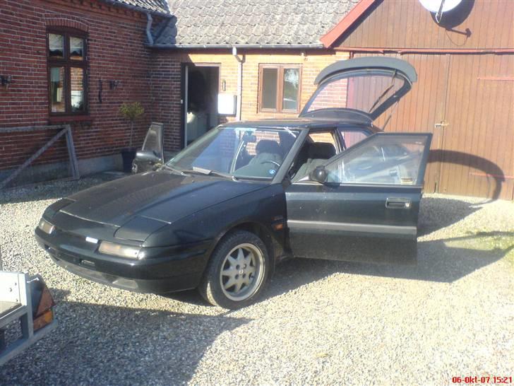 Mazda 323F GT (ophugget) - den bil betyder meget for mig billede 2