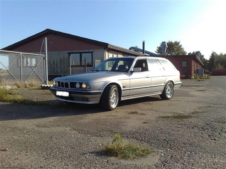 BMW 525i touring totalskadet billede 11