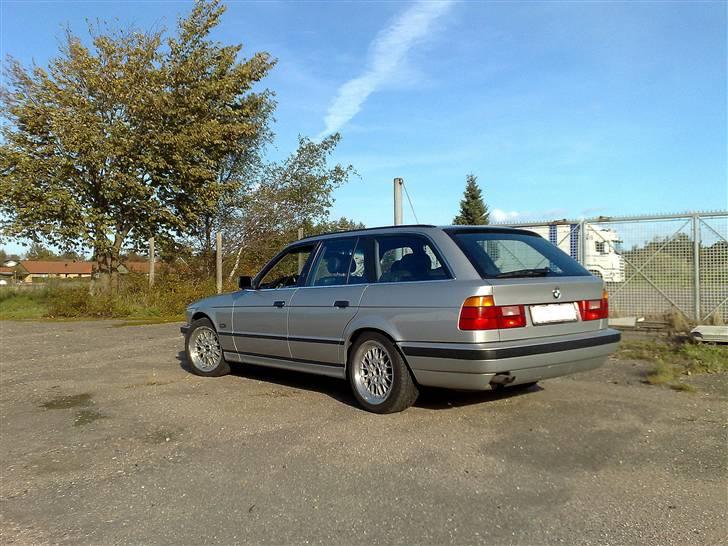 BMW 525i touring totalskadet billede 16