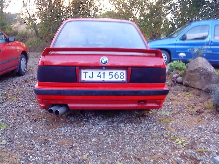 BMW 318i ''røde lyn'' solgt  - tonet baglygter lavet med strømpebukser ;) kan ikke ses det er lavet sådan billede 10