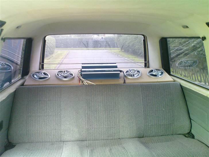 VW Caravelle 1,6 TD <Solgt> - Højtalerkassen.. stadig under opbygning! billede 18