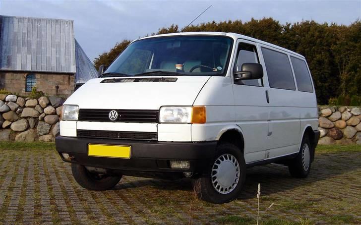 VW Transporter - Det var nu en god ting at få rykket de grimme plastiklister af bilen billede 8