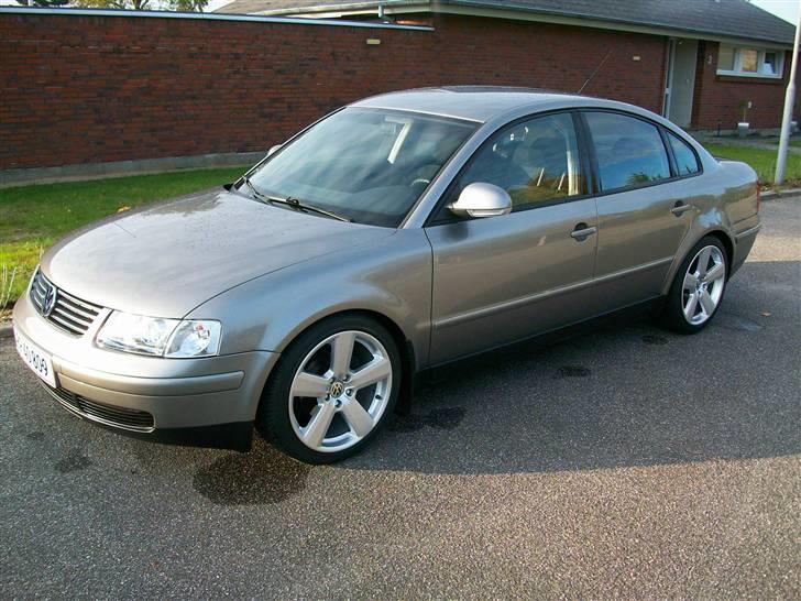 VW Passat TDI - skærmblink fjernet. Ny model sidespejle m blink mont istedet. billede 1