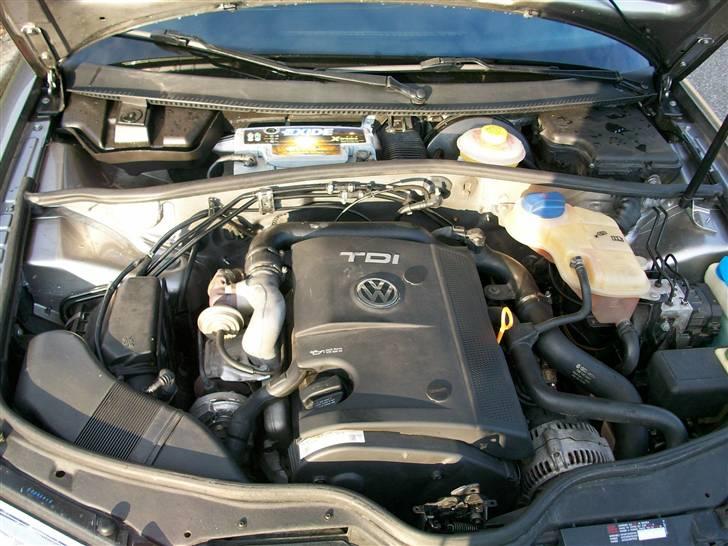 VW Passat TDI - Selvfølgeligt også malet i motorrum!! Ingen salgslak her! billede 5