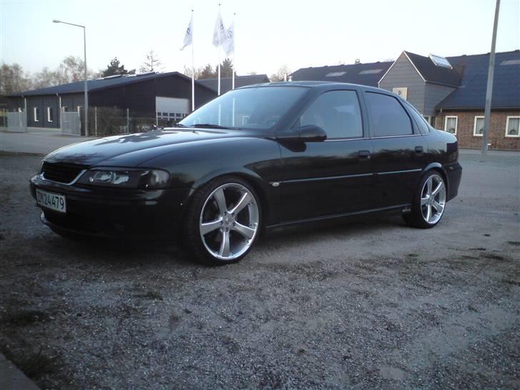 Opel Vectra B - Hvis du spø´r mig skal sådan en halv gammel tysker helst stå på næsen:P..  billede 1