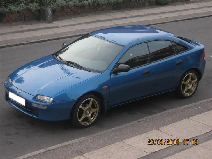 Mazda 323 F ( SOLGT ) billede 16