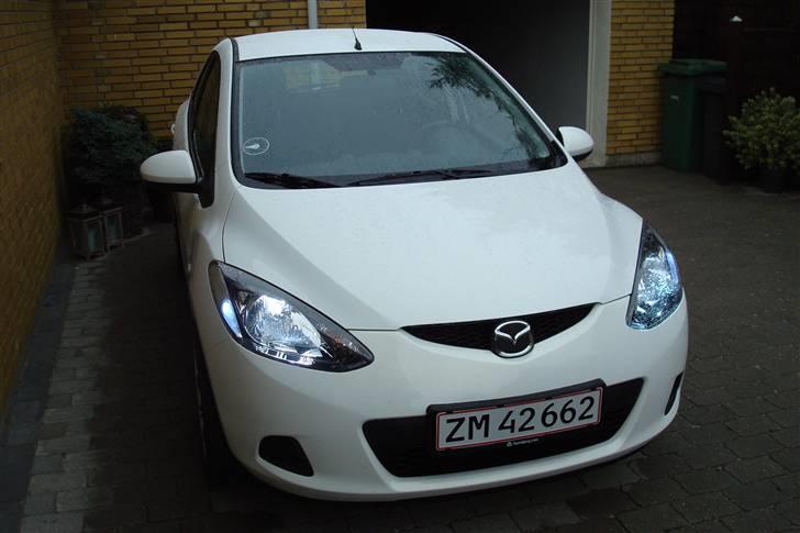 Mazda 2 Advance 1,5 - Super kraftigt Bi-Xenon kit, som giver massere lys på vejen, Selv i dagslys er det synligt =O billede 9