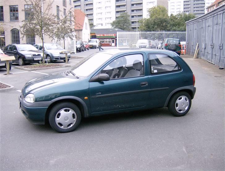 Opel Corsa (solgt) - V. side lidt slidte skærm lister billede 7