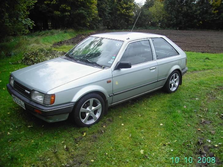 Mazda 323 1,3 bf (skrottet) billede 2