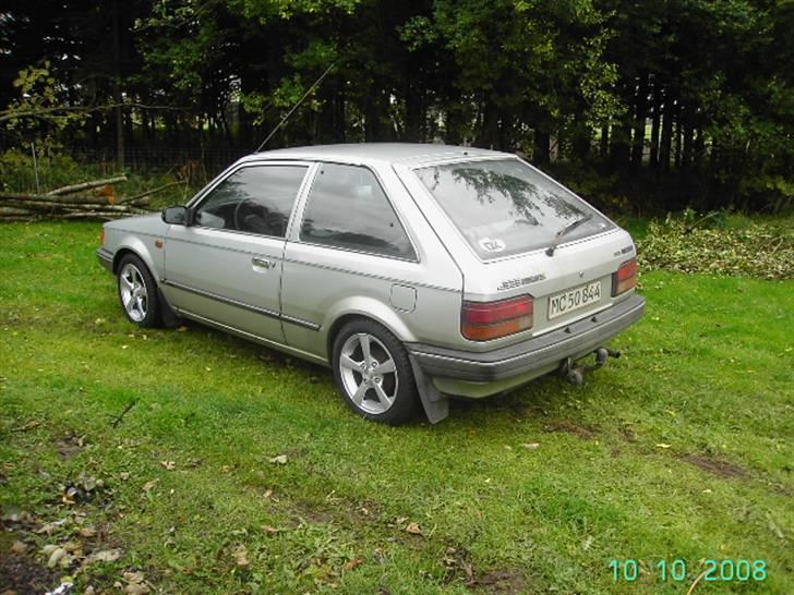 Mazda 323 1,3 bf (skrottet) billede 4