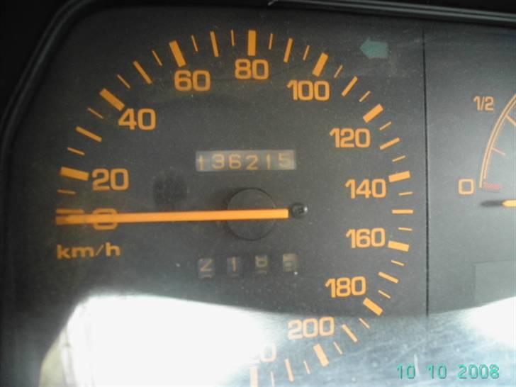 Mazda 323 1,3 bf (skrottet) - rimelig lavt km. tal... billede 9