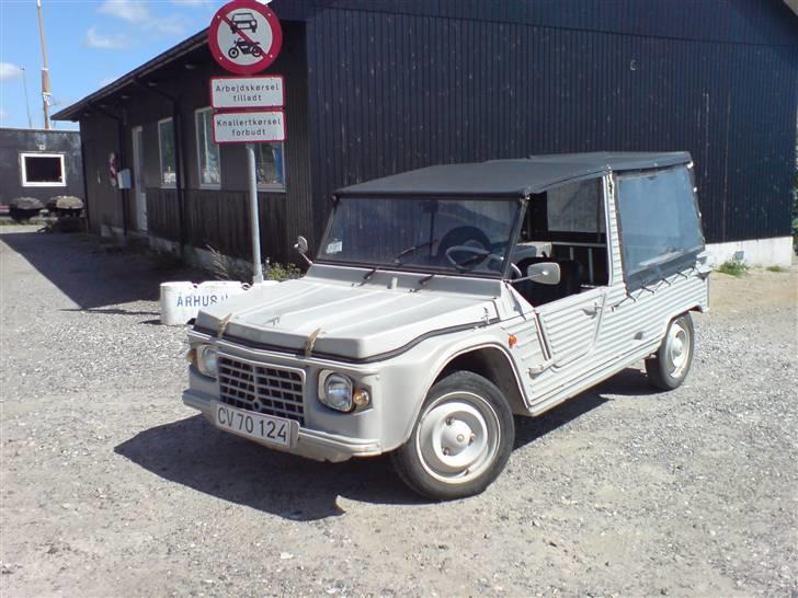 Citroën Mehari/Méhari - Ældre billede.

Bilen er her med kaleche. billede 18