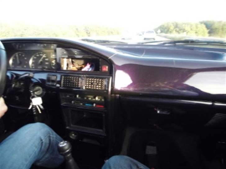 Toyota Corolla (SOLGT) - der er en masse store revner i lakken i instrumentbord pga. fejl lakering billede 10