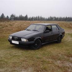 Alfa Romeo 75.2.0 ts . 