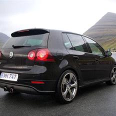 VW Golf R32