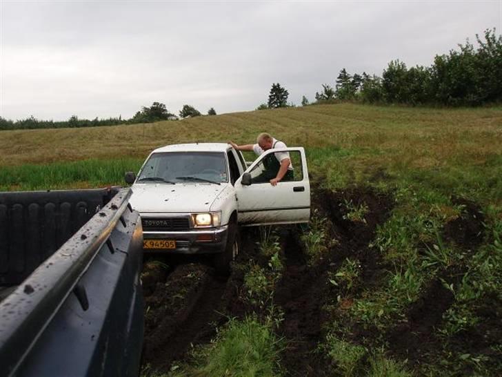 Toyota Hilux 4x4 2,4td solgt billede 11