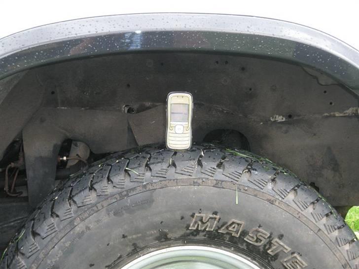 Toyota Hilux 4x4 2,4td solgt - den står std billede 15