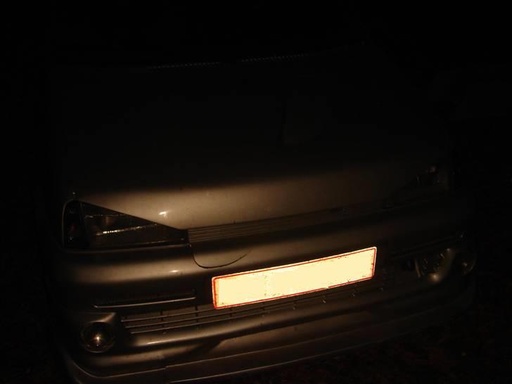 Fiat cinquecento solgt  - som det ses her, er der en "flæk" i kofangeren :( billede 6