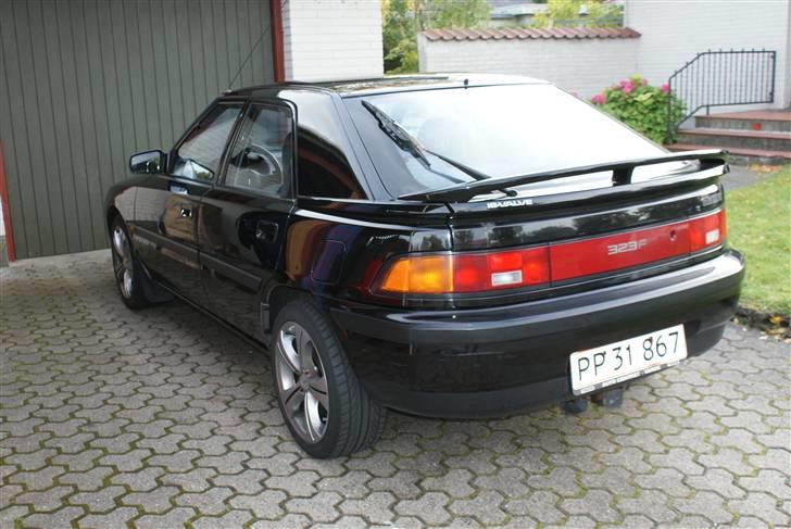 Mazda 323f **SOLGT** billede 9