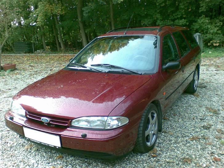 Ford Mondeo TD Totalskadet billede 1