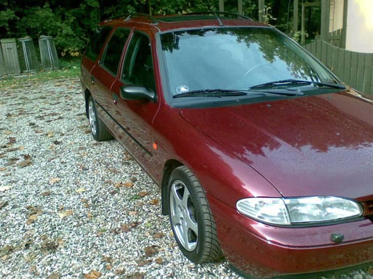 Ford Mondeo TD Totalskadet billede 2