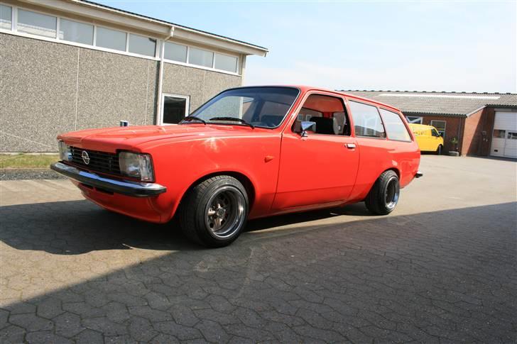 Opel kadett c 2,2 stc solgt - man bliver helt i sommer humør når man ser den der i solskinnet billede 1