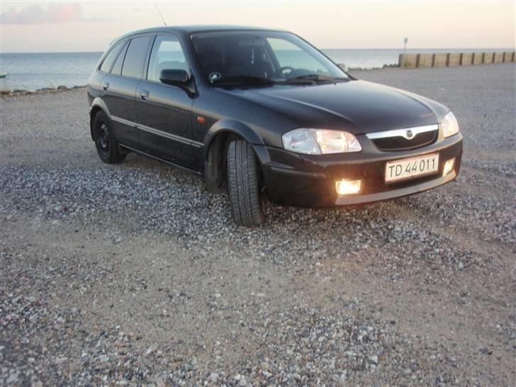 Mazda 323F GLX 1.8i 16v billede 1