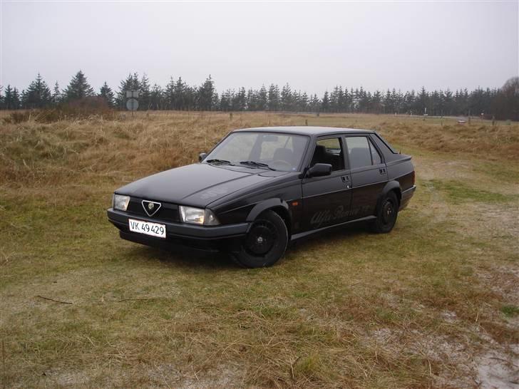 Alfa Romeo 75.2.0 ts .  - lidt klister på siden er der os der kommer nok lidt mere  billede 2