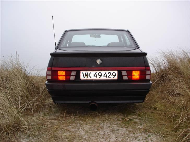 Alfa Romeo 75.2.0 ts .  - ser sku godt ud bag fra  billede 7