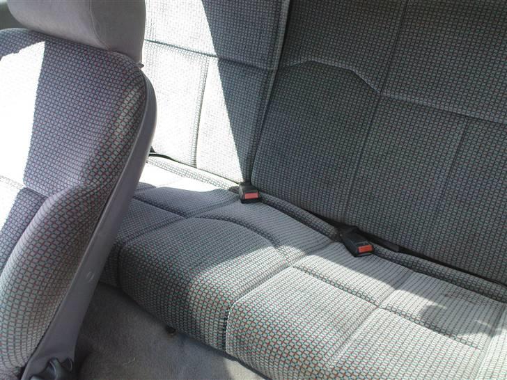 Ford Fiesta 1,6 xr2i (Solgt) - Bagsæderne er også meget ubrugte. :P billede 4