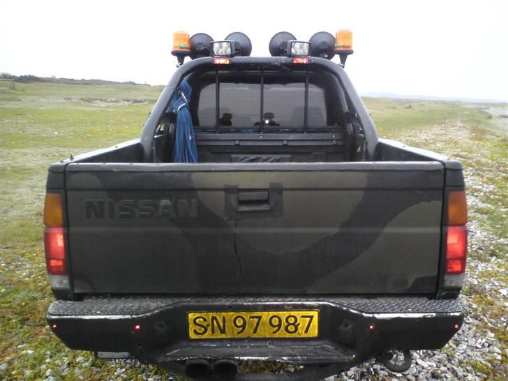 Nissan King Cab 4x4 2.5D (Død) - Ja, det pynter, hvis man ser bort fra soden :) billede 10