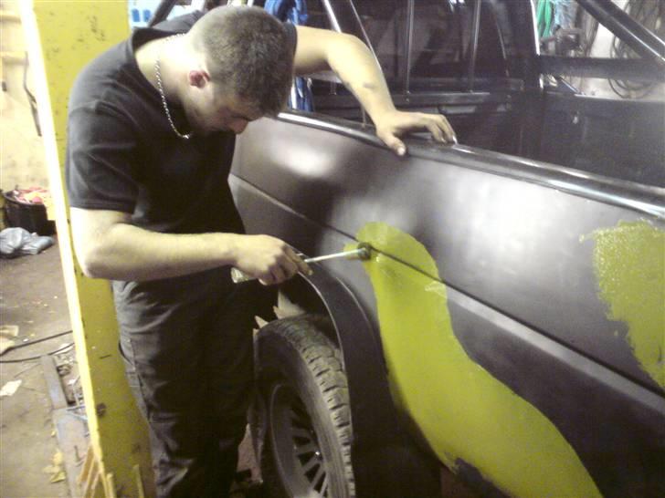 Nissan King Cab 4x4 2.5D (Død) - Halvanden ramme pilsner og lidt army grøn maling og se hvad der sker :D billede 15