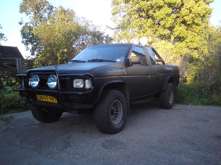 Nissan King Cab 4x4 2.5D (Død) - Det var så før halvanden ramme pilsner og army grøn maling billede 19